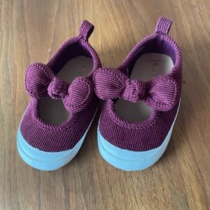 Like new 6-12 month old navy baby shoes